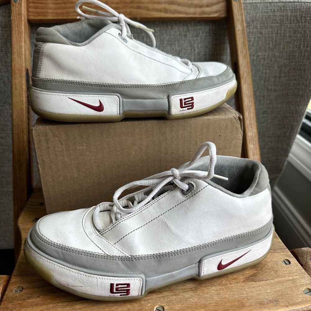YOUTH NIKE ZOOM LEBRON LOW ST 316078-161  WHTIE/VARSITY CRIMSON-MDM GREY Size 6Y